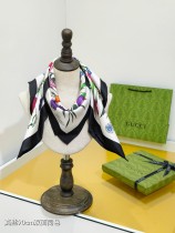 Gucci Elegant Flower Double Sided Diagonal Silk Square Towel Size: 90 x 90 CM