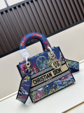 Dior Fashion Embroidered Handbag Diagonal Cross Bag Size: 24 x 20 x 11 CM