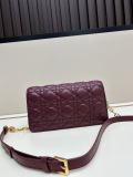 Dior Fashion Mini Lingge Sheepskin Chain Bag Crossbody Bag Size: 21 x 11.5 x 4.5 CM