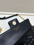 Dior Fashion Mini Lingge Sheepskin Chain Bag Crossbody Bag Size: 21 x 11.5 x 4.5 CM