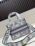 Dior Fashion Embroidered Handbag Diagonal Cross Bag Size: 24 x 20 x 11 CM