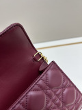 Dior Fashion Mini Lingge Sheepskin Chain Bag Crossbody Bag Size: 21 x 11.5 x 4.5 CM