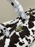 Prada New Fashion Milk Bag Handbag Crossbody Bag Size: 32 x 15 x 11 CM