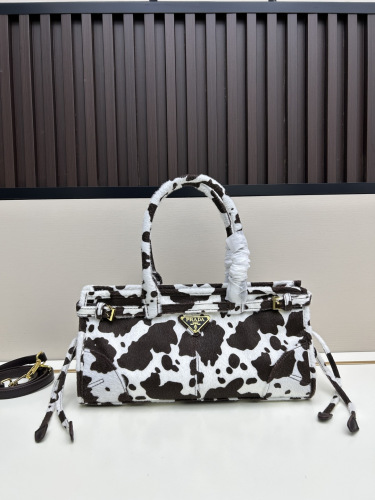 Prada New Fashion Milk Bag Handbag Crossbody Bag Size: 32 x 15 x 11 CM