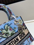 Dior Fashion Embroidered Handbag Diagonal Cross Bag Size: 24 x 20 x 11 CM