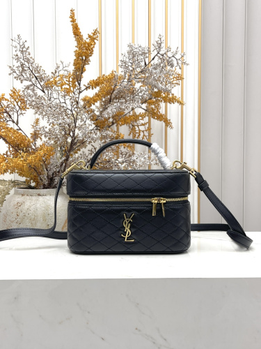 Yves Saint Laurent Fashion Sheepskin Dressing Bag Diagonal Cross Bag Size: 18 x 11 x 6.5 CM