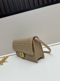 Fendi New Classic FF Flip Shoulder Bag Chain Crossbody Bag Size: 21 x 5 x 11.5 CM