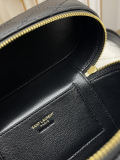 Yves Saint Laurent Fashion Sheepskin Dressing Bag Diagonal Cross Bag Size: 18 x 11 x 6.5 CM