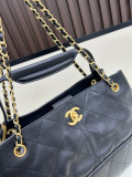 Chanel Fashion Color Contrast Splicing Chain Shoulder Bag Diagonal Span Bag Size: 36 x 24 x 12 CM