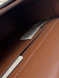 Burberry New Classic Logo Cowhide Cross Bag Size: 19 x 6 x 16 CM