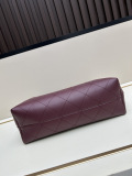Chanel Fashion Color Contrast Splicing Chain Shoulder Bag Diagonal Span Bag Size: 36 x 24 x 12 CM