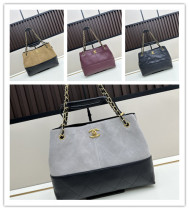 Chanel Fashion Color Contrast Splicing Chain Shoulder Bag Diagonal Span Bag Size: 36 x 24 x 12 CM Chanel Fashion Color Contrast Splicing Chain Shoulder Bag Diagonal Span Bag Size: 36 x 24 x 12 CM