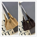Chanel Retro Lingge CC Chain Cross Bag Size: 26 x 30 CM