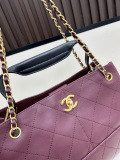 Chanel Fashion Color Contrast Splicing Chain Shoulder Bag Diagonal Span Bag Size: 36 x 24 x 12 CM