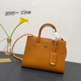 Burberry New Classic Tote Bag Crossbody Bag Size: 27 x 11 x 20 CM