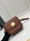 Burberry New Classic Logo Cowhide Cross Bag Size: 19 x 6 x 16 CM