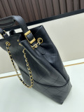 Chanel Fashion Color Contrast Splicing Chain Handbag Bucket Bag Size: 33 x 29 x 12 CM
