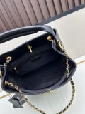 Chanel Fashion Color Contrast Splicing Chain Handbag Bucket Bag Size: 33 x 29 x 12 CM