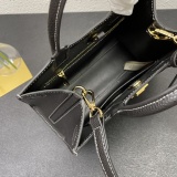 Burberry New Classic Tote Bag Crossbody Bag Size: 27 x 11 x 20 CM