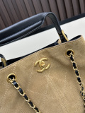 Chanel Fashion Color Contrast Splicing Chain Handbag Bucket Bag Size: 33 x 29 x 12 CM