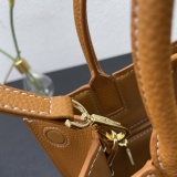 Burberry New Classic Tote Bag Crossbody Bag Size: 27 x 11 x 20 CM