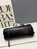 Balenciaga Fashion Cool Motorcycle Bag Underarm Bag Size: 39.8 x 17.7 x 14.9 CM