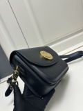 Burberry New Classic Logo Cowhide Cross Bag Size: 19 x 6 x 16 CM