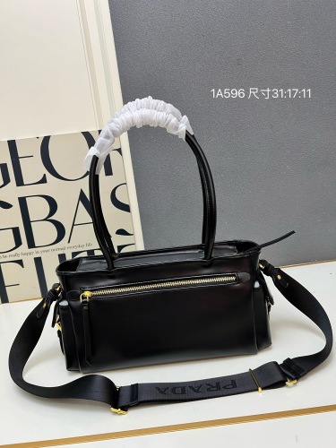 Prada New Classic Versatile Sheepskin Tote Bag Diagonal Cross Bag Size: 31 x 17 x 11 CM