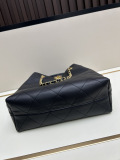 Chanel Fashion Color Contrast Splicing Chain Handbag Bucket Bag Size: 33 x 29 x 12 CM