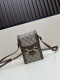 Gucci Classic GG Mini Phone Bag Crossbody Bag Size: 11.5 x 17 x 4 CM