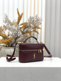 Yves Saint Laurent Fashion Sheepskin Dressing Bag Diagonal Cross Bag Size: 18 x 11 x 6.5 CM