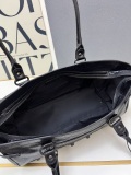 Balenciaga Fashion Cool Motorcycle Bag Underarm Bag Size: 39.8 x 17.7 x 14.9 CM