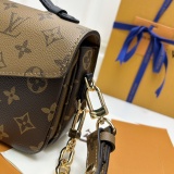 Louis Vuitton Classic Logo Flip Bag Crossbody Bag Size: 21.5 x 13.5 x 6 CM