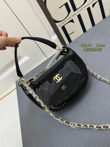 Chanel French Lace Hollow Bag Leather Chain Bag Handbag Size: 18 CM
