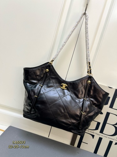 Chanel New Fashion Ling Grid Chain Shoulder Bag Crossbody Bag Size: 32 x 25 x 13 CM
