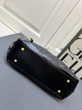 Chanel New Fashion Ling Grid Chain Shoulder Bag Crossbody Bag Size: 32 x 25 x 13 CM