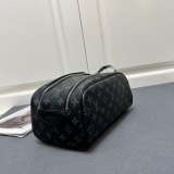 Louis Vuitton Classic Logo Printed Makeup Bag Size: 28 x 16 x 13 CM