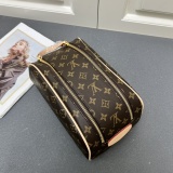Louis Vuitton Classic Logo Printed Makeup Bag Size: 28 x 16 x 13 CM