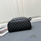 Louis Vuitton Classic Logo Printed Makeup Bag Size: 28 x 16 x 13 CM