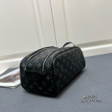 Louis Vuitton Classic Logo Printed Makeup Bag Size: 28 x 16 x 13 CM