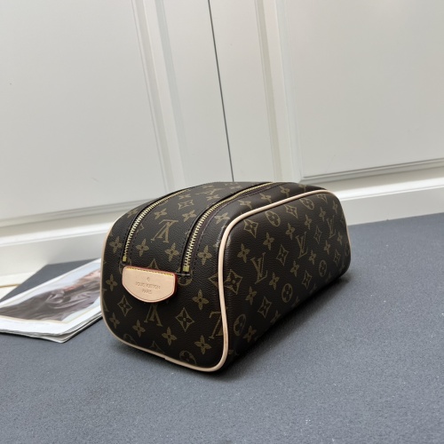 Louis Vuitton Classic Logo Printed Makeup Bag Size: 28 x 16 x 13 CM