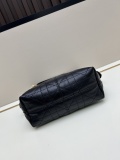 Dior New Retro Oil Wax Leather Shoulder Bag Size: 23 x 15 x 10 CM