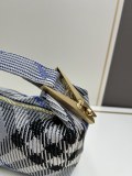 Burberry Classic Checkered Lunch Box Size: 21.5 x 10.5 x 23 CM