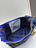 Burberry Classic Checkered Lunch Box Size: 21.5 x 10.5 x 23 CM