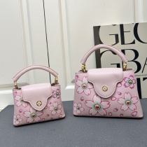 Louis Vuitton Fashion Luxury Flower Chain Flip Bag Crossbody Bag Louis Vuitton Fashion Luxury Flower Chain Flip Bag Crossbody Bag