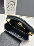 Louis Vuitton Classic Mini Flip Chain Handbag Crossbody Bag Size: 21 x 14 x 8 CM