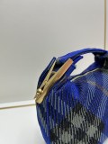 Burberry Classic Checkered Lunch Box Size: 21.5 x 10.5 x 23 CM