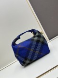 Burberry Classic Checkered Lunch Box Size: 21.5 x 10.5 x 23 CM