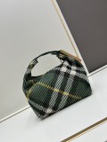 Burberry Classic Checkered Lunch Box Size: 21.5 x 10.5 x 23 CM