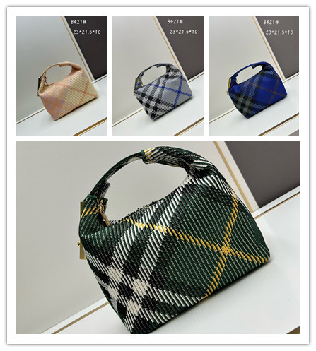 Burberry Classic Checkered Lunch Box Size: 21.5 x 10.5 x 23 CM
